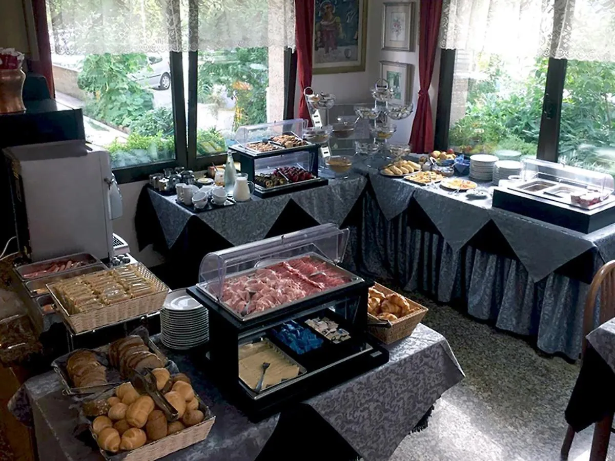 Hotel Ondina Τζεσόλο Λίντο 3*,